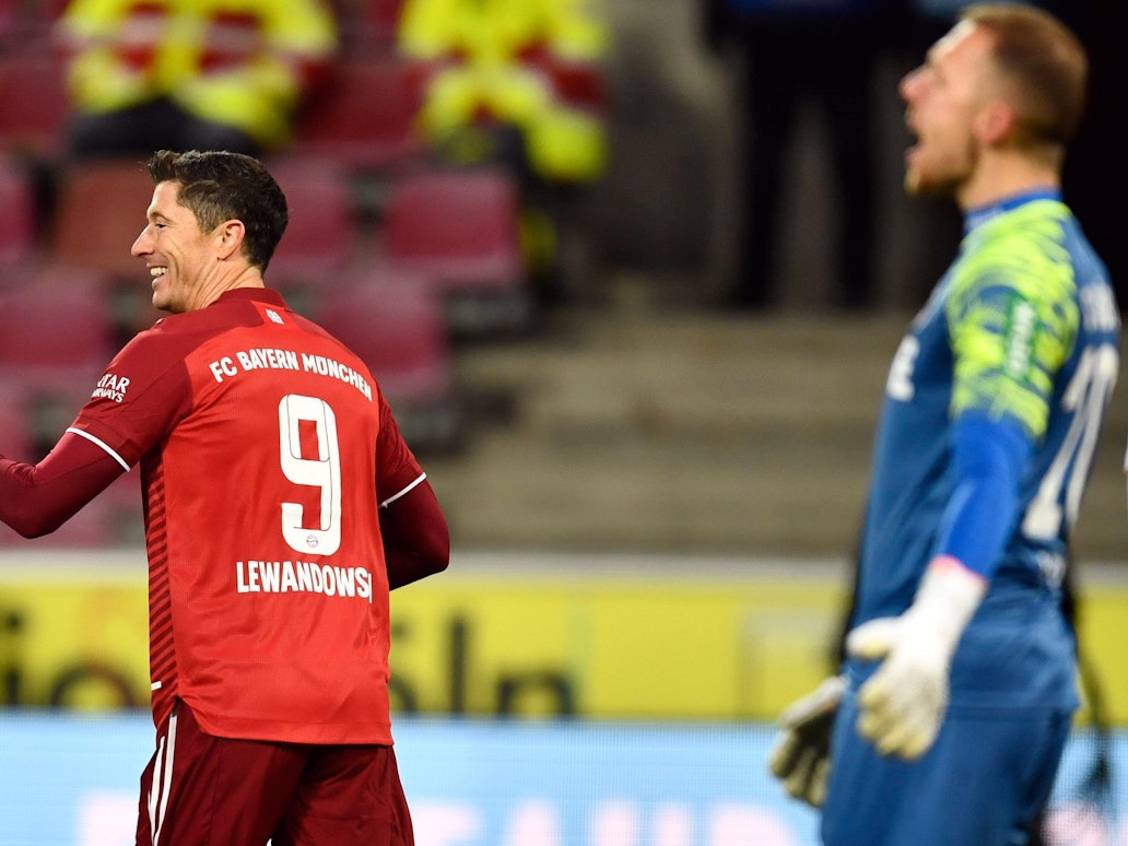 Robert Lewandowski bejubelt sein 300. Tor in der Bundesliga