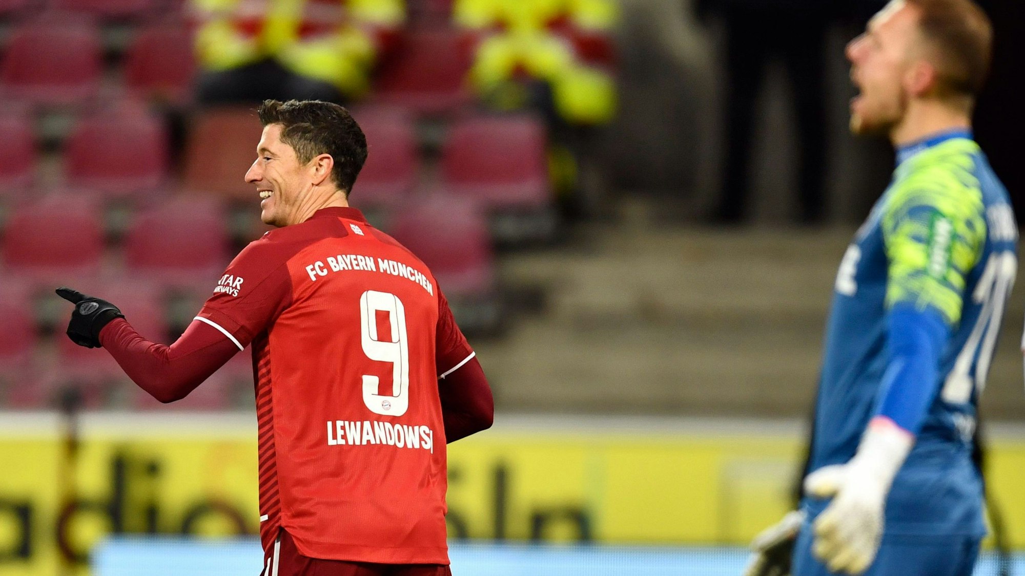 Robert Lewandowski bejubelt sein 300. Tor in der Bundesliga