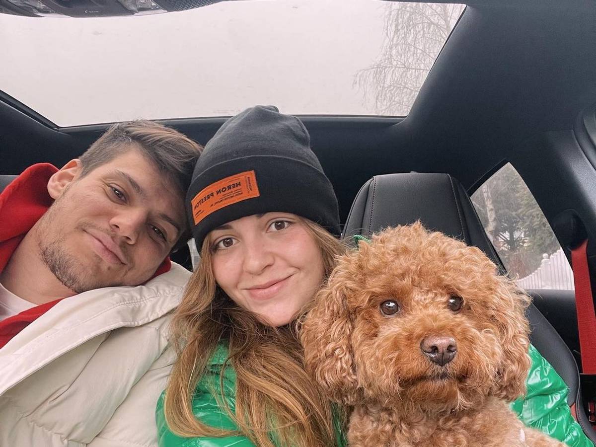 Jorge Meré mit seiner Freundin Marta im Auto.