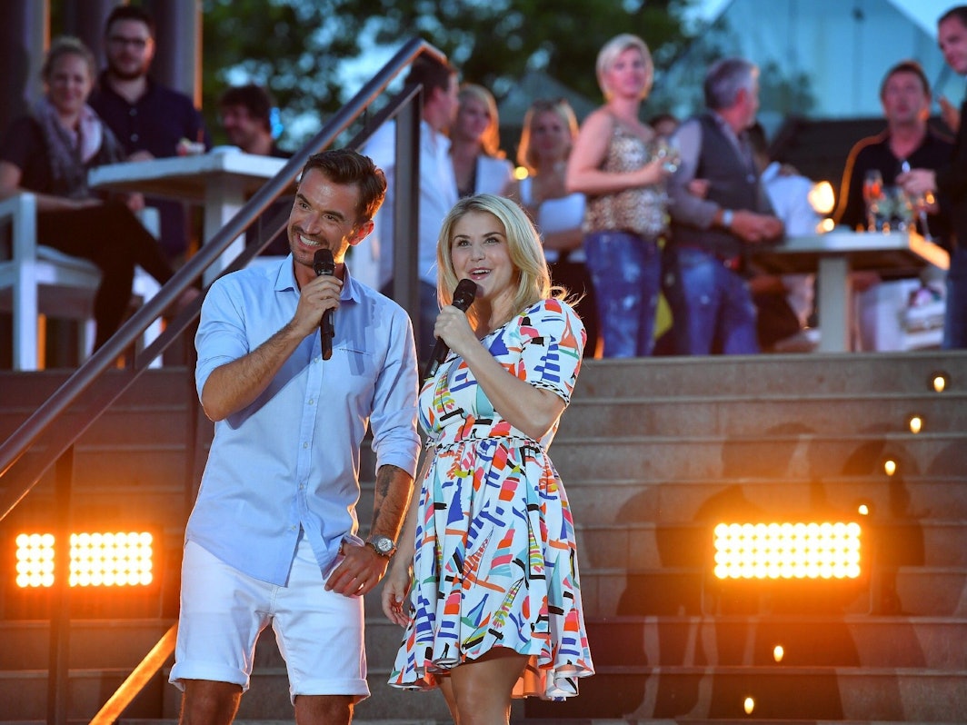 Florian Silbereisen und Beatrice Egli (hier bei einem Auftritt im MDR 2017): Immer wieder machen Gerüchte die Runde, die beiden seien ein Paar.
