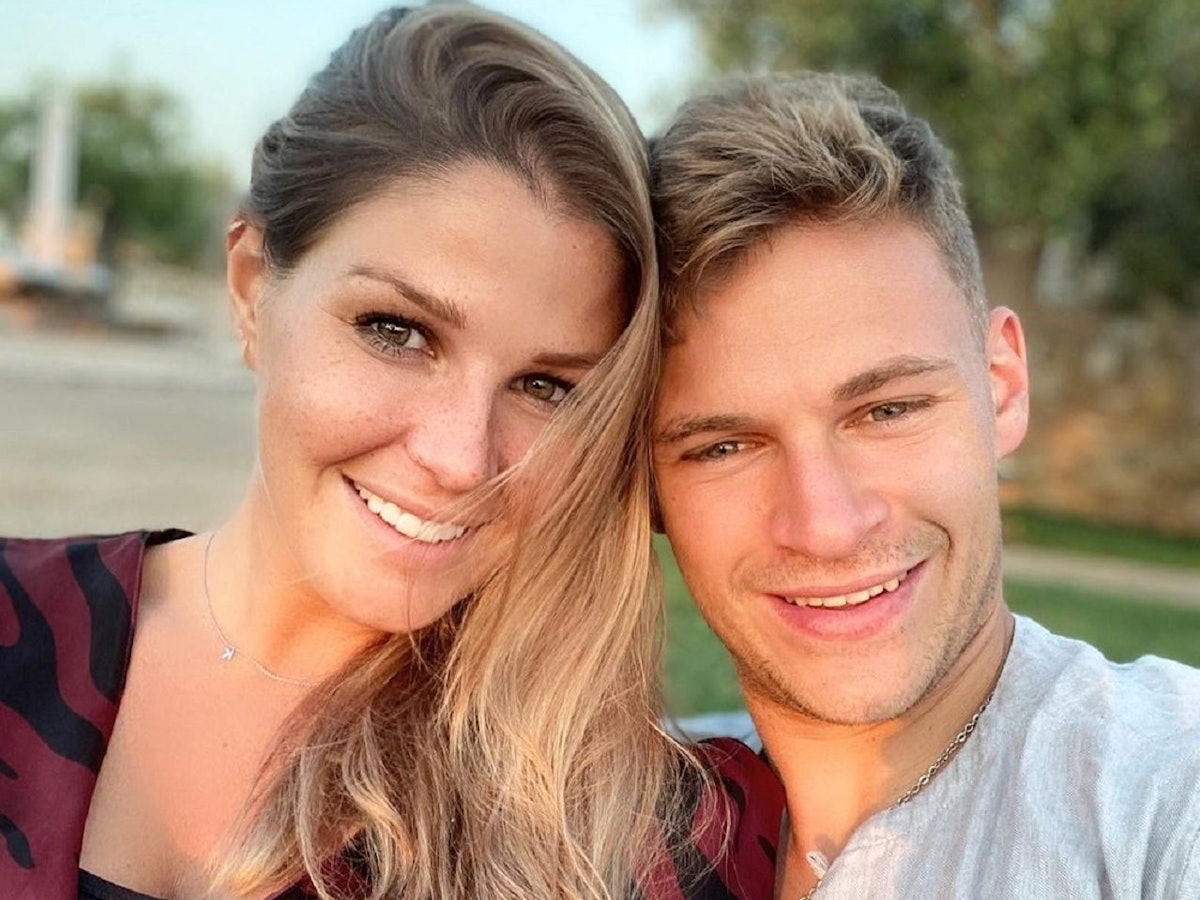 Lina Meyer und Joshua Kimmich posieren für ein Selfie