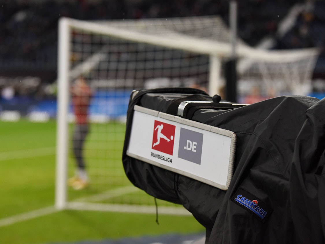 Eine TV-Kamera im Stadion von Eintracht Frankfurt