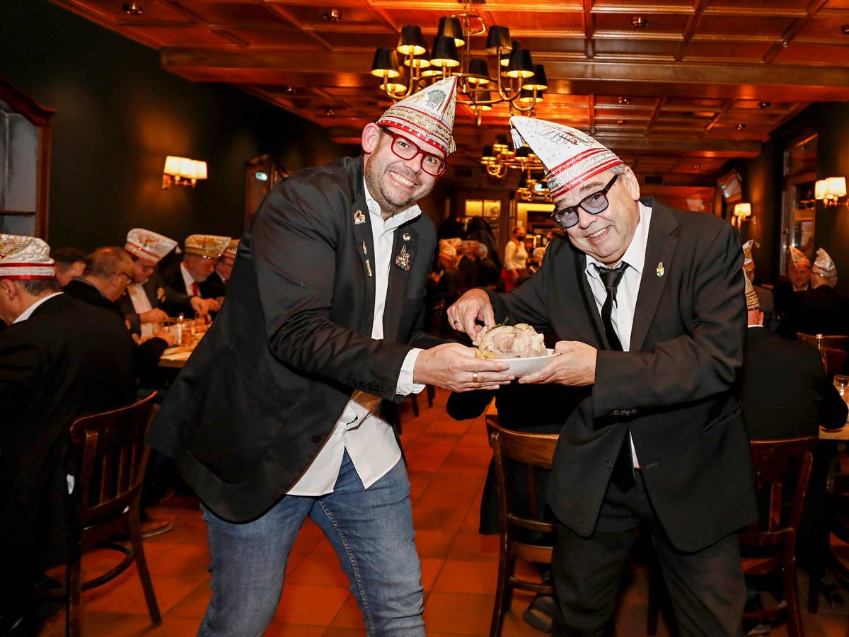 Andreas Bulich (l.) und Micky brühl am Freitag (16. Januar) bim Haus Unkelbach