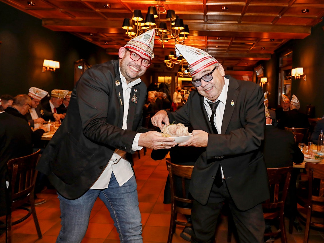 Andreas Bulich (l.) und Micky brühl am Freitag (16. Januar) bim Haus Unkelbach