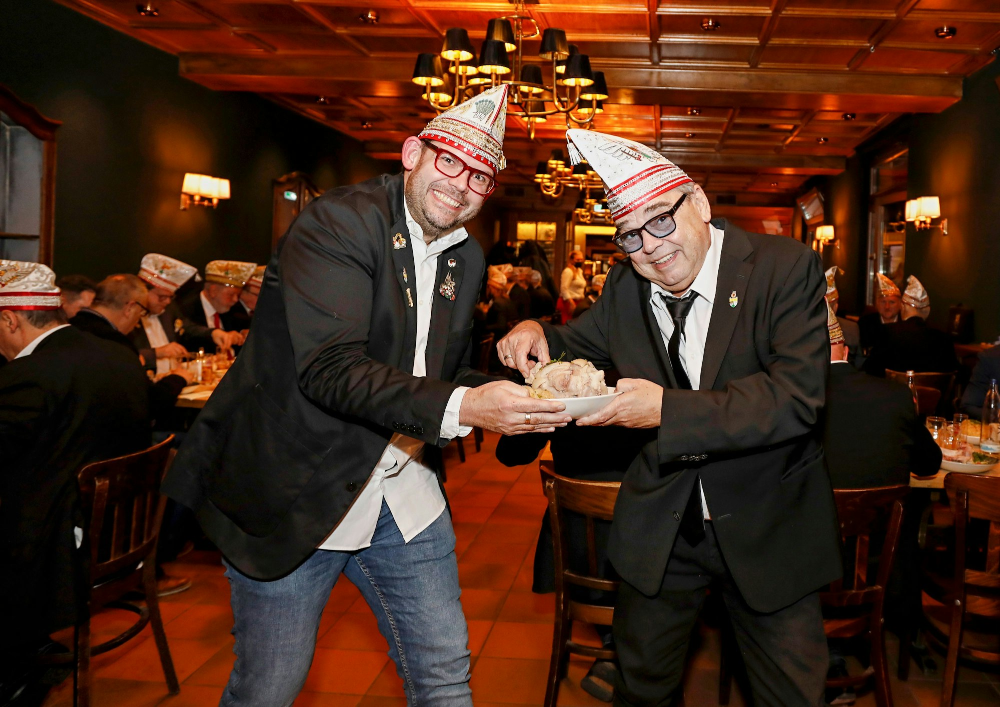 Andreas Bulich (l.) und Micky brühl am Freitag (16. Januar) bim Haus Unkelbach