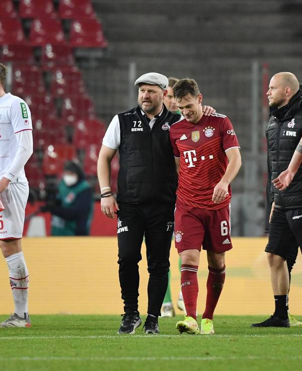 Steffen Baumgart spricht mit Joshua Kimmich.