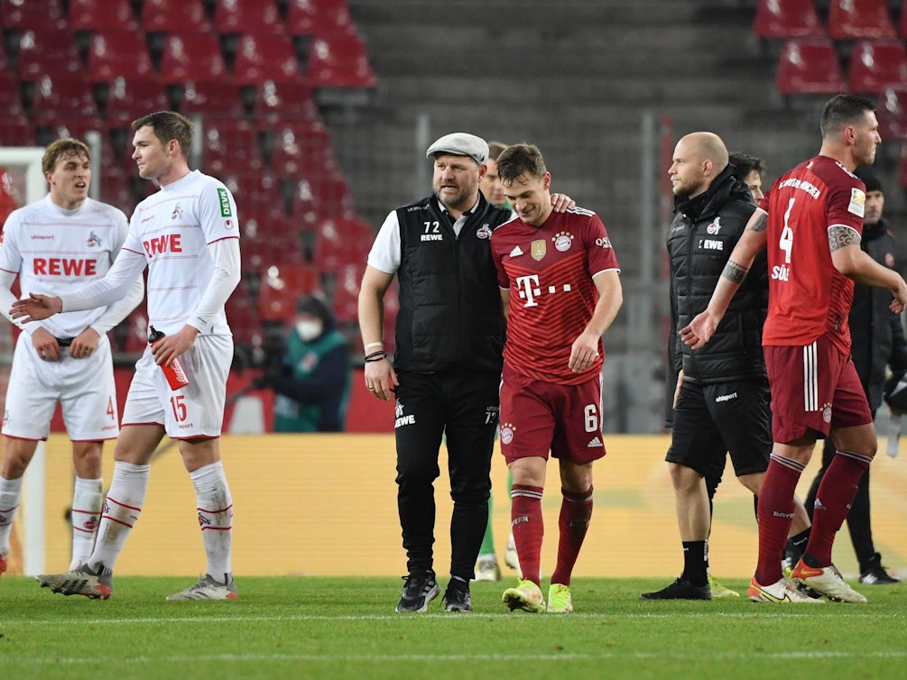 Steffen Baumgart spricht mit Joshua Kimmich.