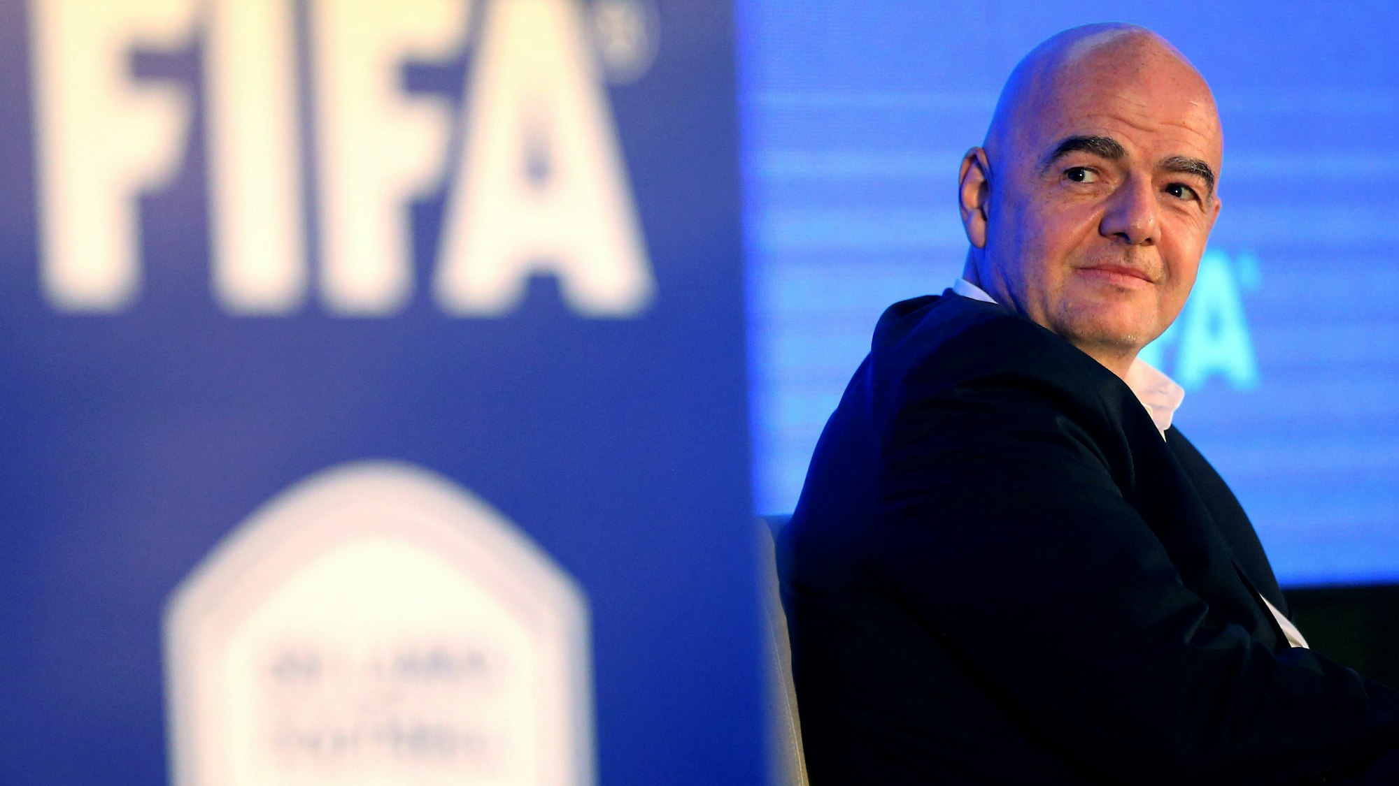 FIFA-Präsident Gianni Infantino nimmt an einer Pressekonferenz teil.