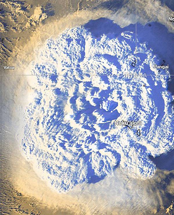 Dieses vom Tonga Meteorological Services veröffentlichte Satellitenbild zeigt den Vulkanausbruch. Der Ausbruch des unterseeischen Vulkans in der Nähe des Inselreichs Tonga hat in weiten Teilen des Pazifiks zu Tsunami-Warnungen geführt.