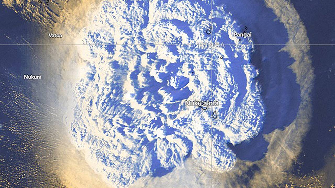 Dieses vom Tonga Meteorological Services veröffentlichte Satellitenbild zeigt den Vulkanausbruch. Der Ausbruch des unterseeischen Vulkans in der Nähe des Inselreichs Tonga hat in weiten Teilen des Pazifiks zu Tsunami-Warnungen geführt.