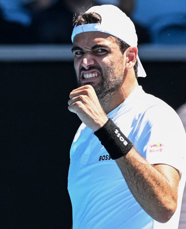 Matteo Berrettini beißt die Zähne aufeinander und ballt die Faust.