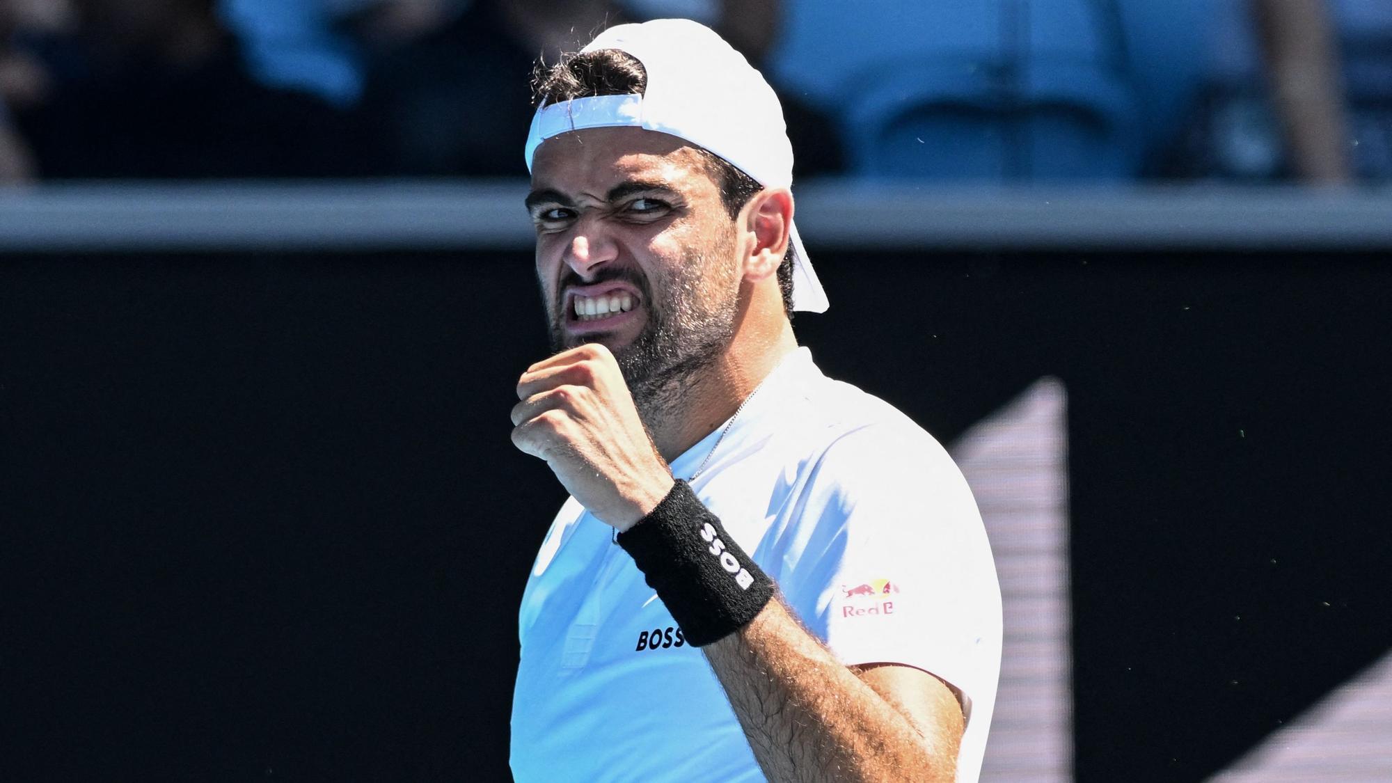 Matteo Berrettini beißt die Zähne aufeinander und ballt die Faust.