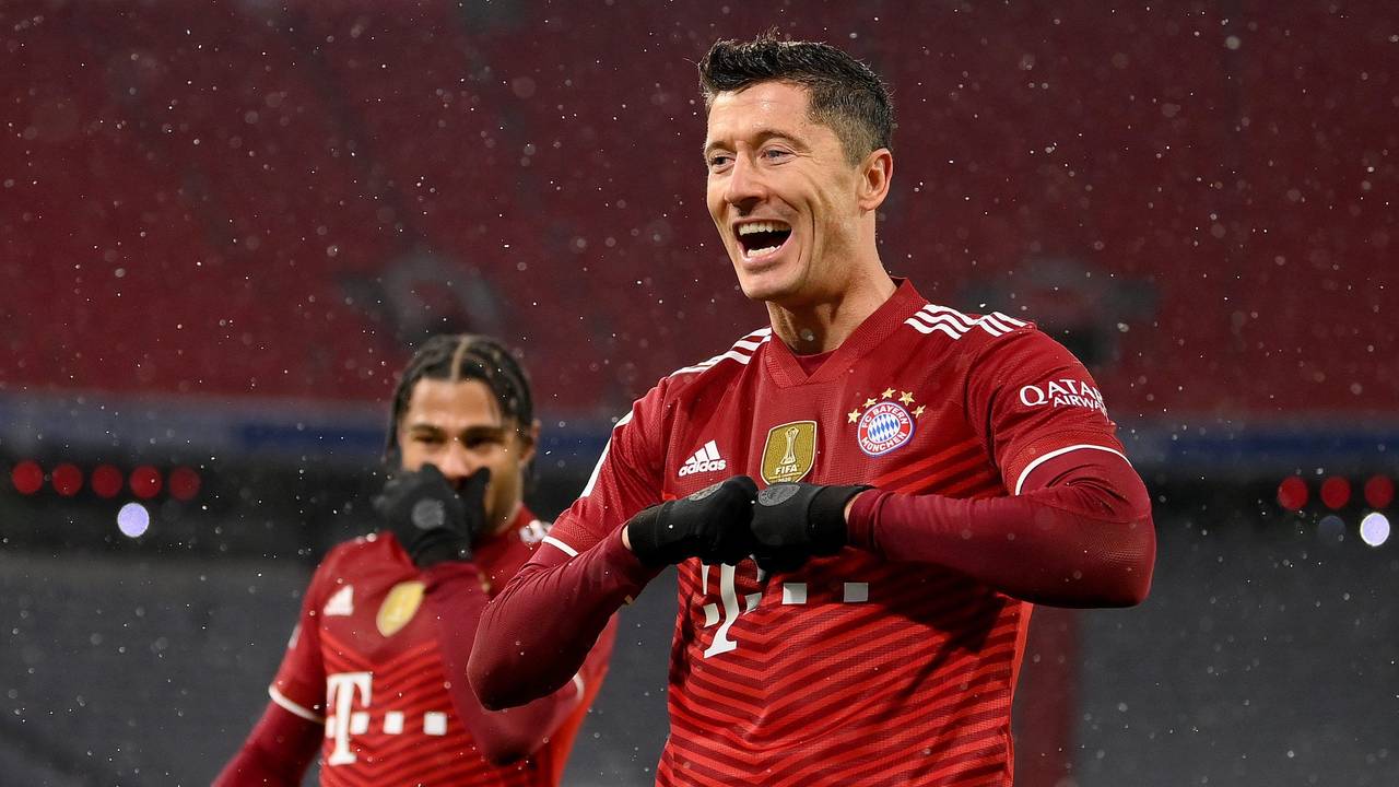 Robert Lewandowski jubelt.
