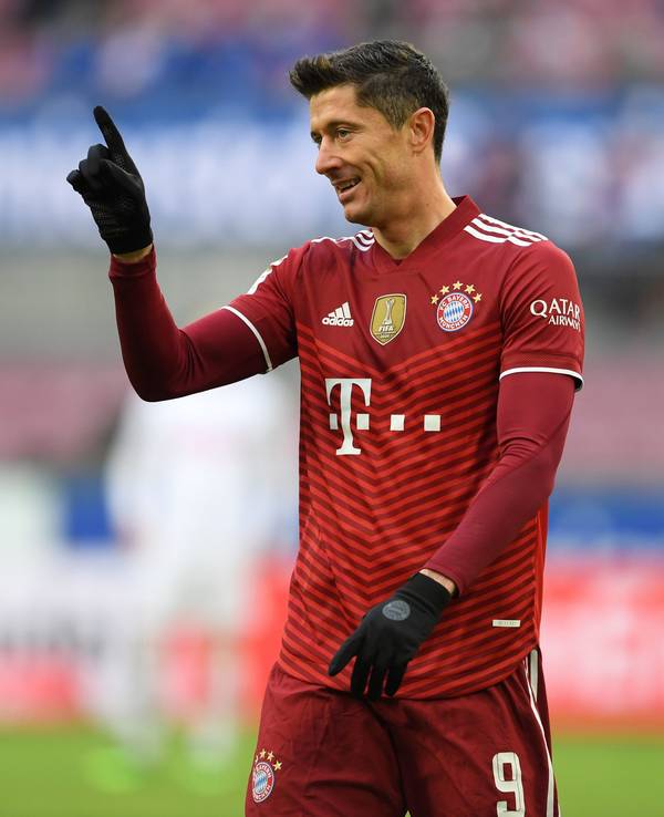 Robert Lewandowski vom FC Bayern München feiert ein Tor gegen Köln.