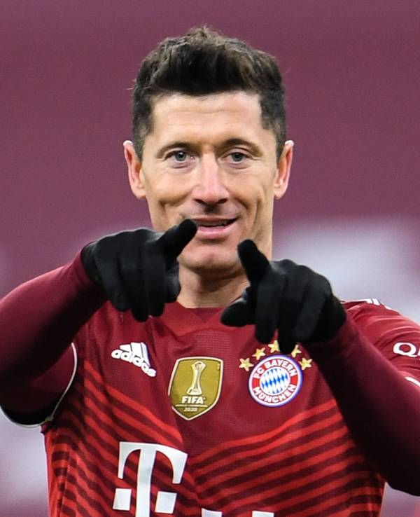 Bayern Münchens Robert Lewandowski jubelt über seinen Treffer zum 4:0 gegen den VfL Wolfsburg.
