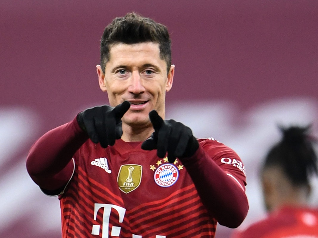 Bayern Münchens Robert Lewandowski jubelt über seinen Treffer zum 4:0 gegen den VfL Wolfsburg.