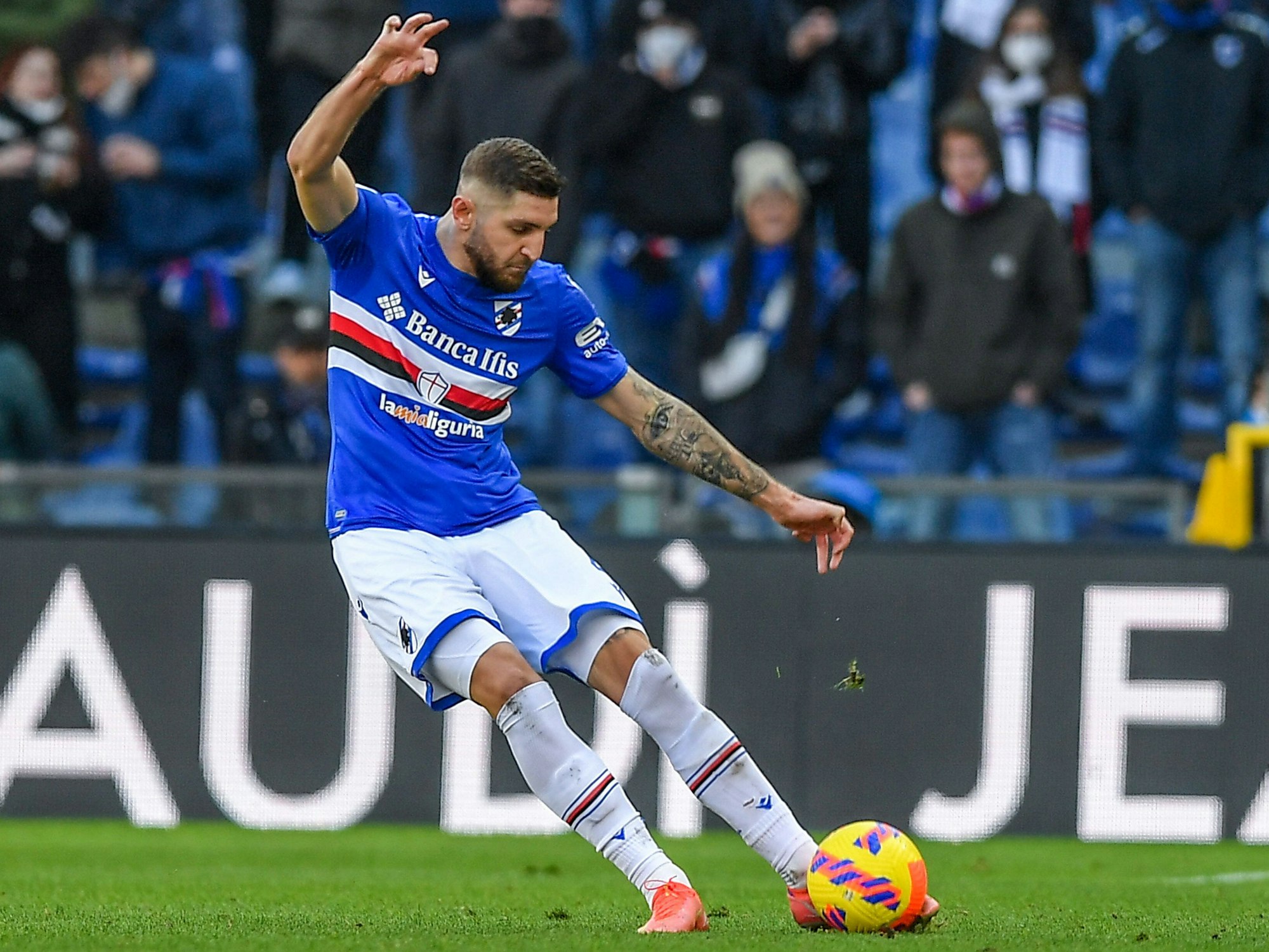 Julian Chabot spielt für Sampdoria Genua gegen Cagliari Calcio.