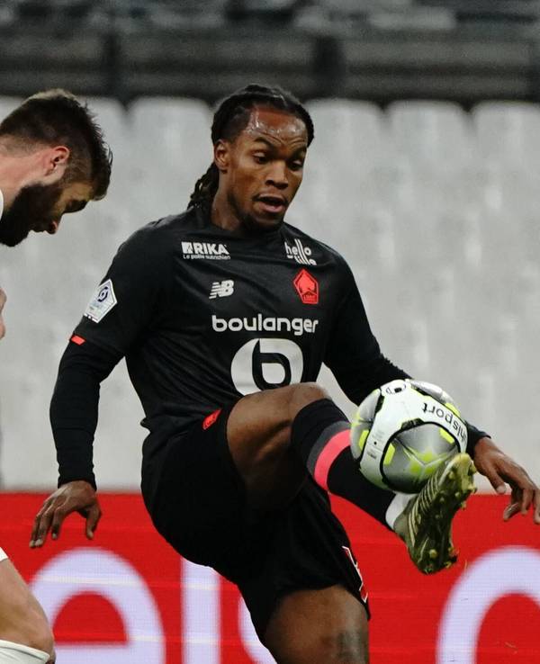 Renato Sanches hebt das Bein, der Ball klebt förmlich an seinem Fuß. Duje Caleta-Car rauscht heran.