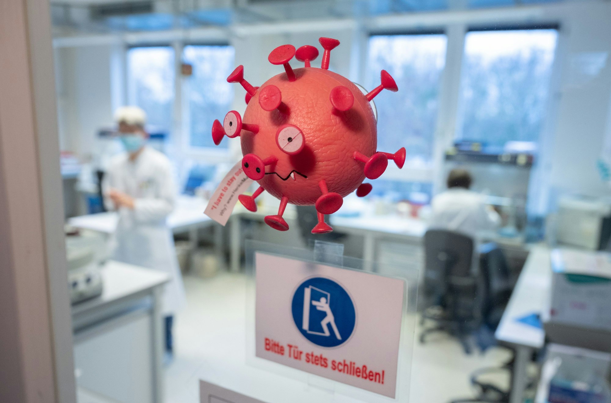 Corona: Omikron wütet - nun wird der Genesenenstatus in Deutschland verkürzt. Unser Symbolbild wurde 2022 gemacht.