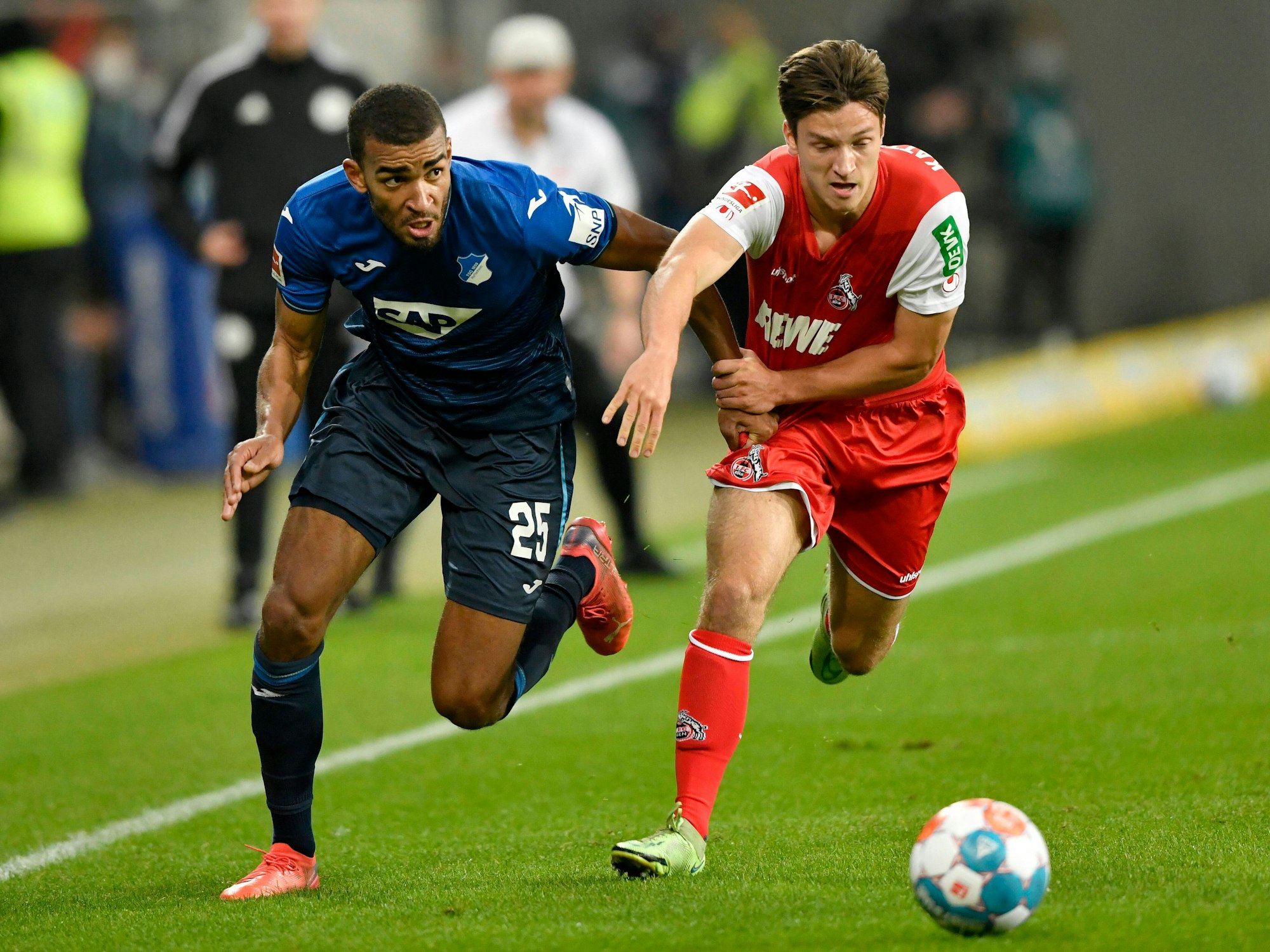Noah Katterbach spielt für den 1. FC Köln gegen die TSG Hoffenheim.