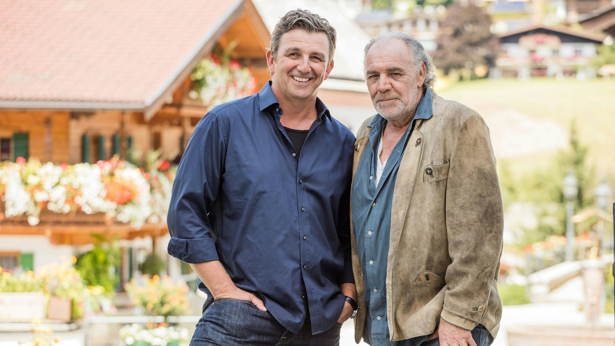 Hans Sigl und Christian Kohlund in der Serie „Der Bergdoktor“.