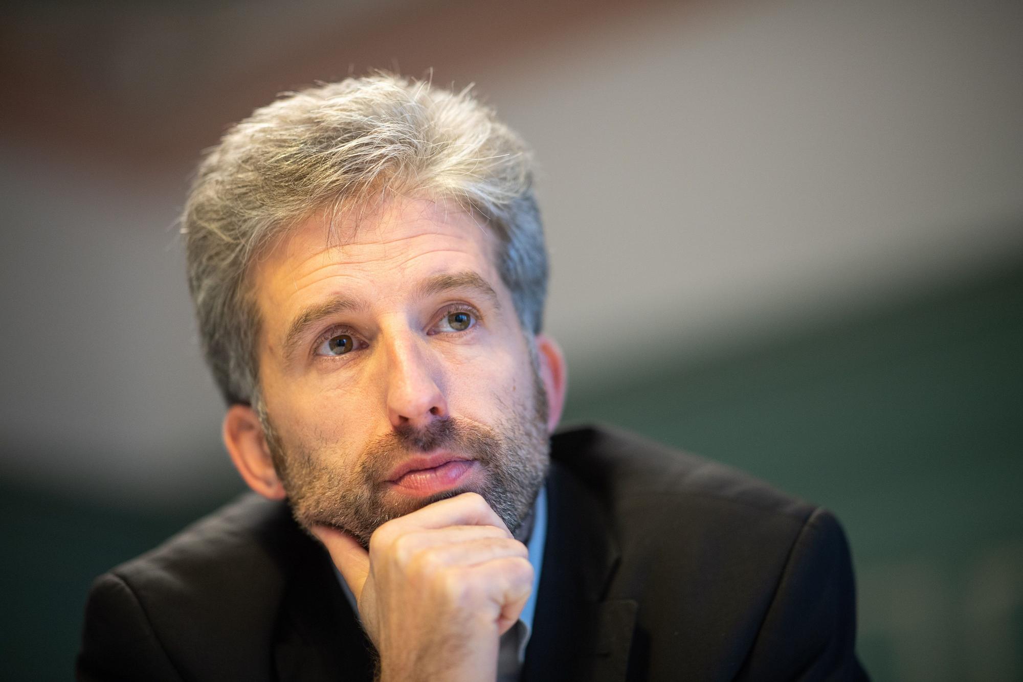 Boris Palmer (Grüne), Oberbürgermeister der Stadt Tübingen, gibt in seinem Arbeitszimmer ein Interview. Foto vom 26. November 2018