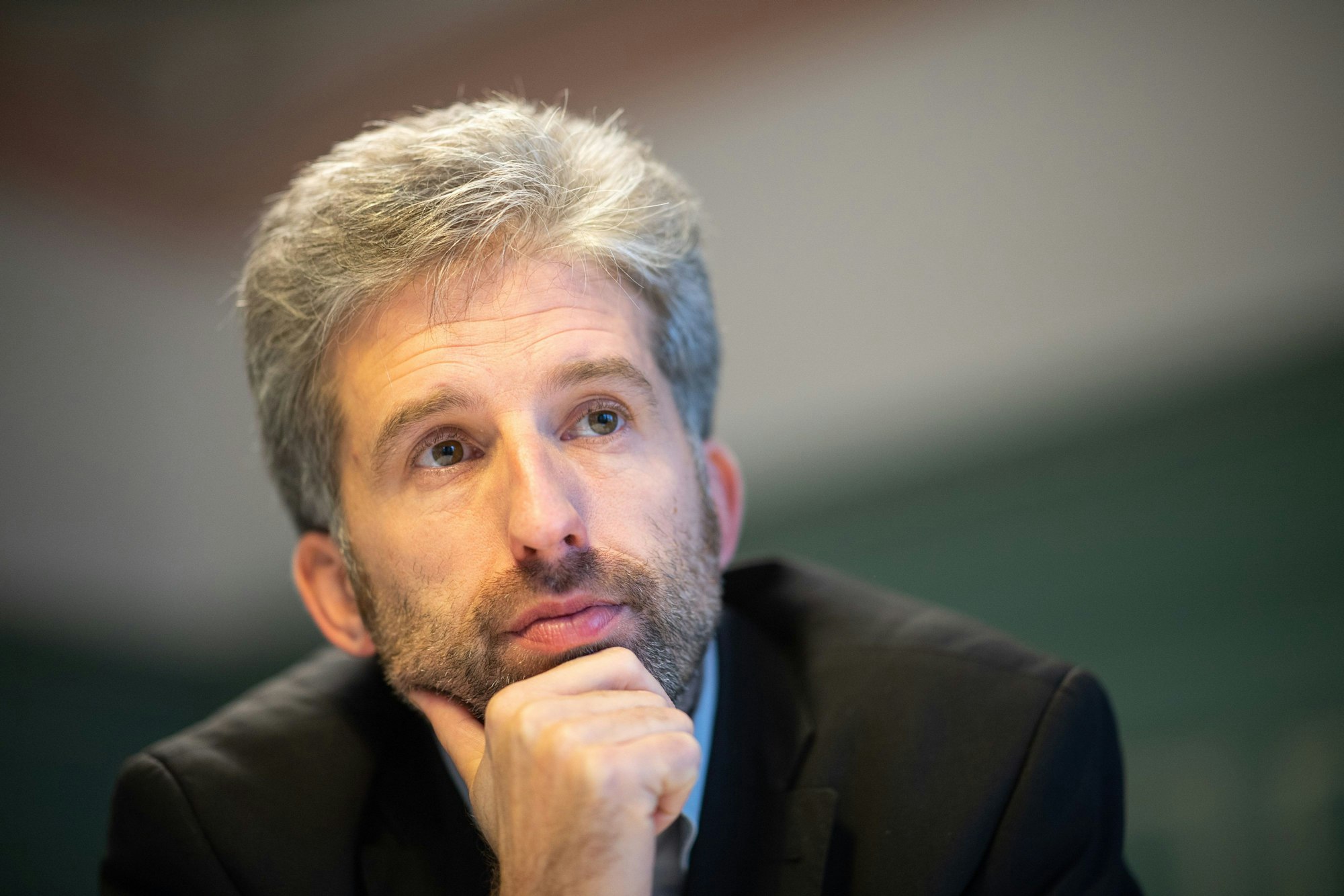 Boris Palmer (Grüne), Oberbürgermeister der Stadt Tübingen, gibt in seinem Arbeitszimmer ein Interview. Foto vom 26. November 2018