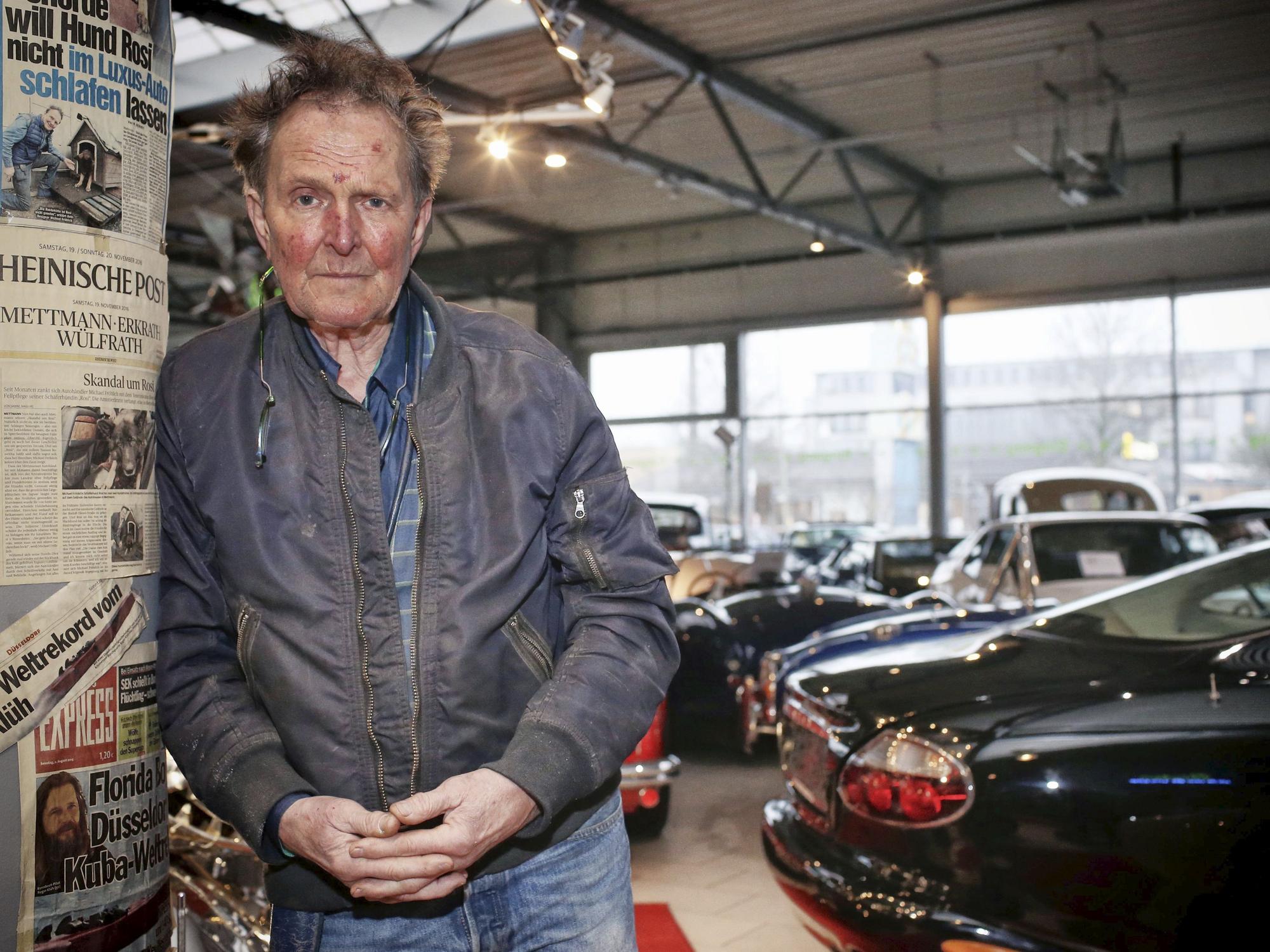 Michael Fröhlich
Ehemaliger Rennfahrrer und bekannter Autohändler aus
Mettmann, wurde vor seinem Privathaus zusammengeschlagen und beraubt. Seine Blessuren sind nocht deutloich erkennbar.
Foto: Anke Hesse
17.01.2021