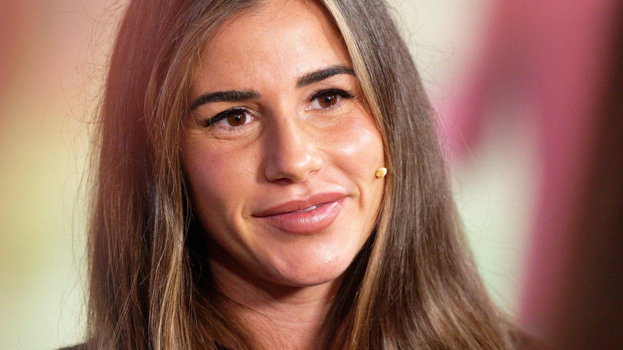 Die Sängerin Sarah Engels steht beim 26. RTL-Spendenmarathon im Studio. Das Bild wurde am 18. November 2021 aufgenommen.