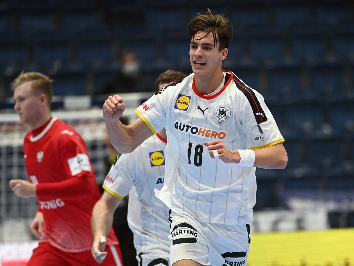 Deutschlands Julian Köster feiert einen Treffer.