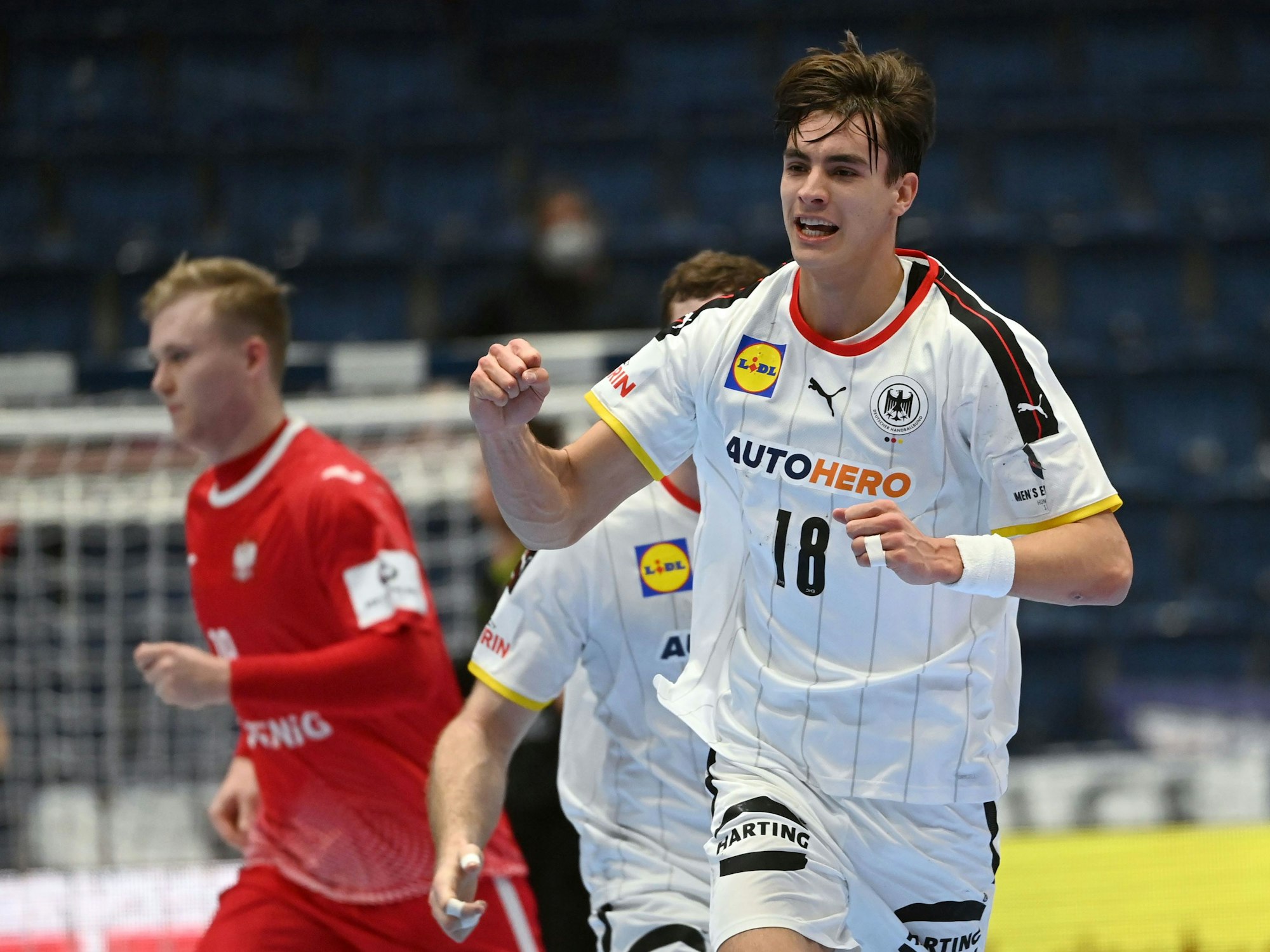 Deutschlands Julian Köster feiert einen Treffer.