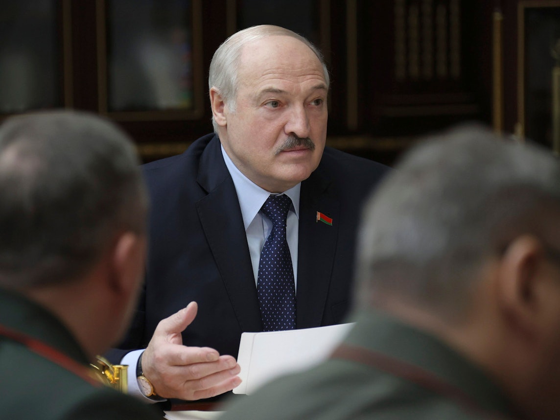 Alexander Lukaschenko, Präsident von Belarus, nimmt an einer Sitzung mit hochrangigen Militärs teil (17. Januar 2022).