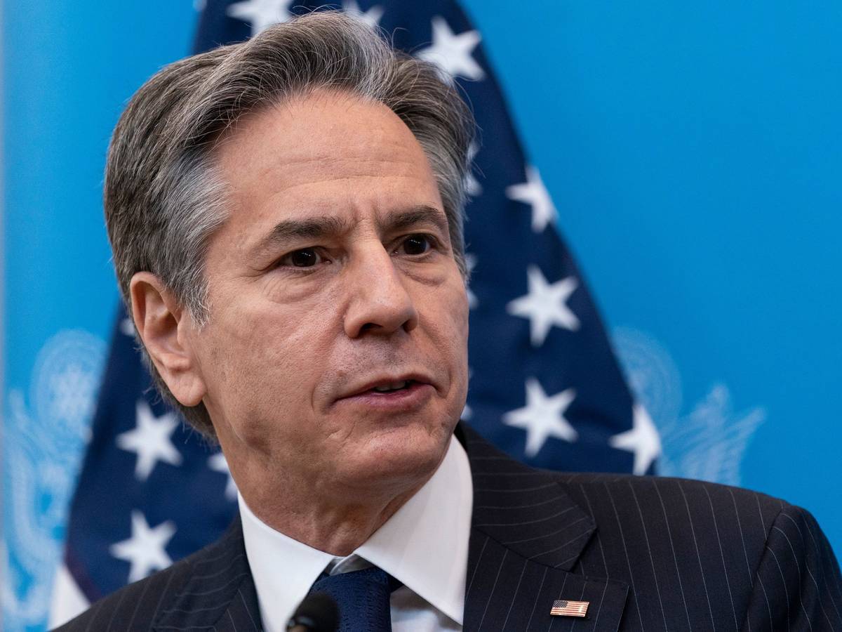 Antony Blinken, Außenminister der USA, spricht bei der Begrüßung von Botschaftsmitarbeitern in der US-Botschaft in Kiew. Foto vom 19. Januar 2022.