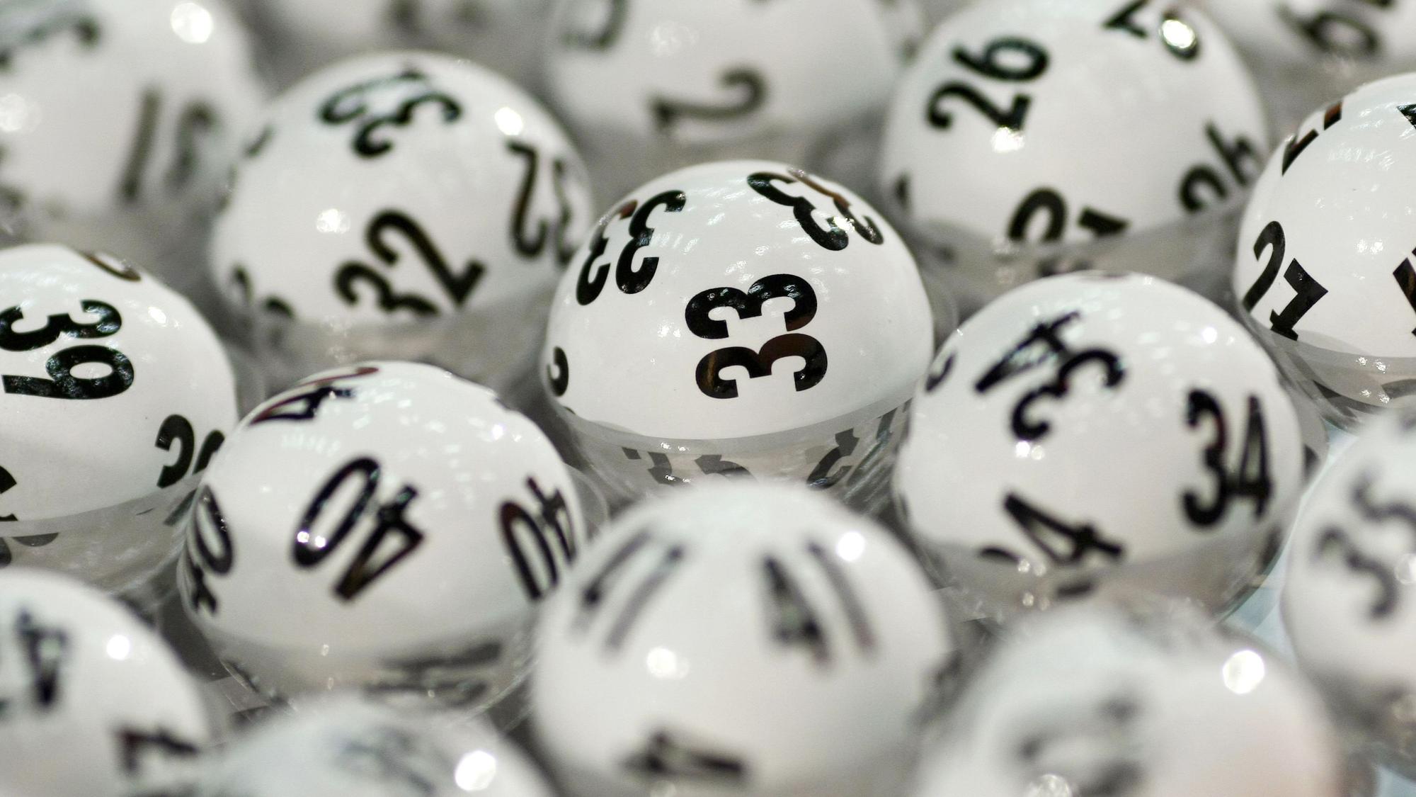Einmal im Leben im Lotto am Mittwoch oder Lotto am Samstag gewinnen: Der Traum vieler Menschen. Mike Luciano hat insgesamt viermal fette Gewinne abgesahnt. Das Symbolbild stammt von 2012.