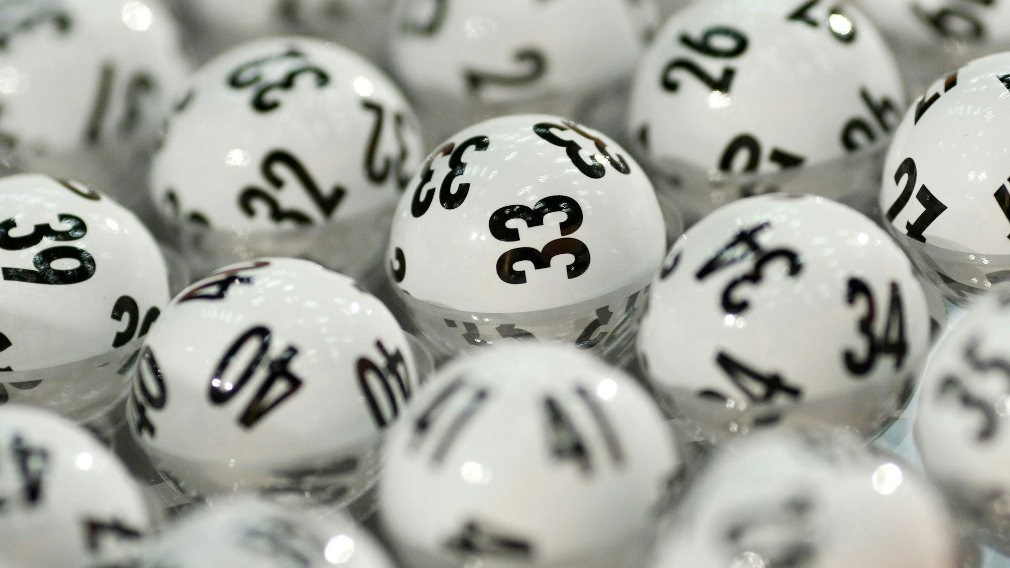 Einmal im Leben im Lotto am Mittwoch oder Lotto am Samstag gewinnen: Der Traum vieler Menschen. Mike Luciano hat insgesamt viermal fette Gewinne abgesahnt. Das Symbolbild stammt von 2012.