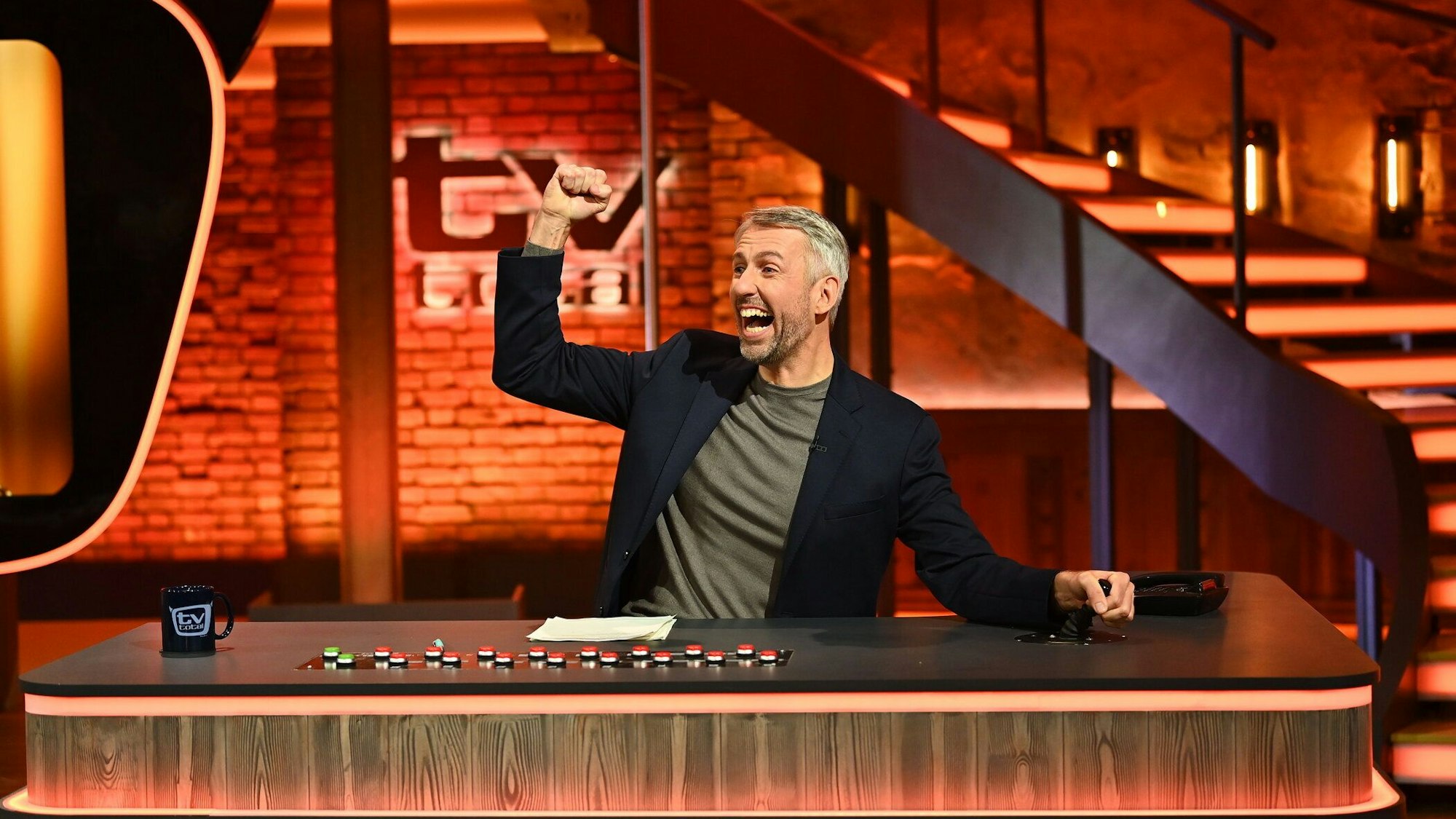 „TV Total“- Moderator Sebastian Pufpaff sitzt im ProSieben-Studio der Show.