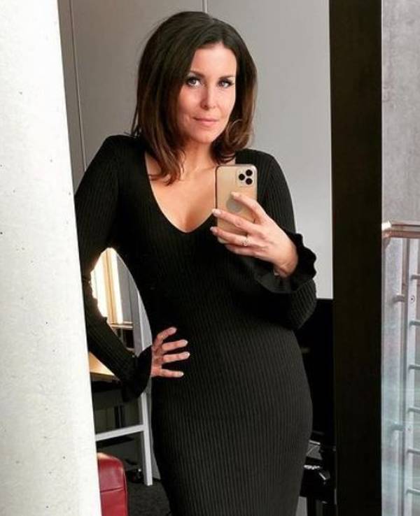 Vanessa Blumhagen, hier auf einem Spiegel-Selfie auf ihrem Instagram Account im Mai 2021, zeigt sich gern attraktiv beim Sat.1-Frühstücksfernsehen