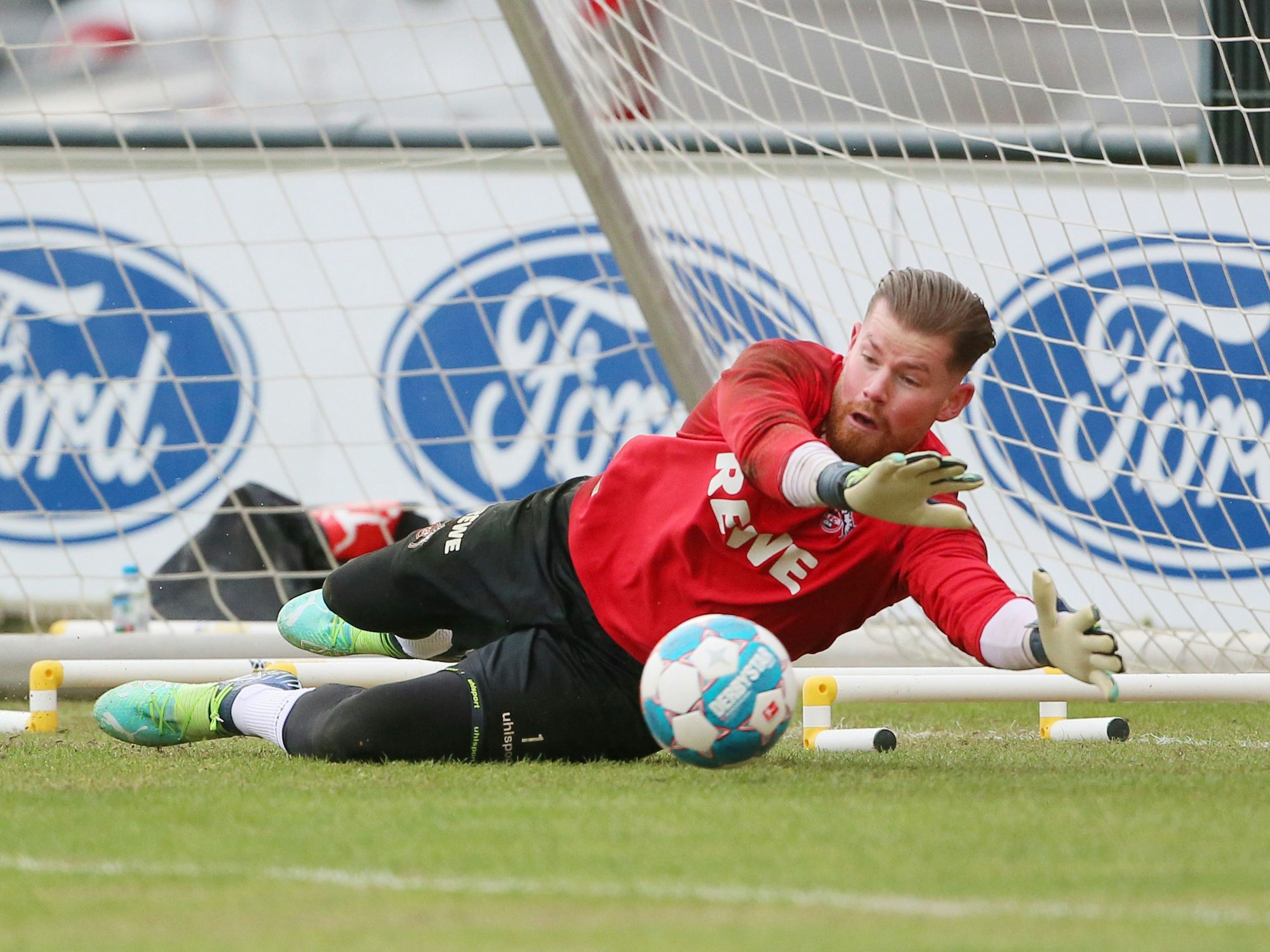 FC-Torhüter Timo Horn trainierte am Donnerstag (20. Januar 2022) wieder individuell auf dem Platz.