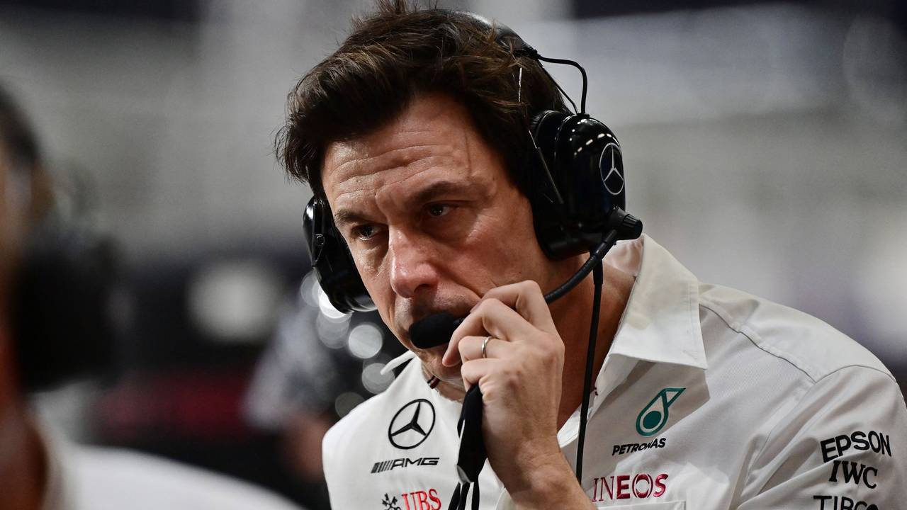 Toto Wolff in der Mercedes-Box beim Rennen der Formel 1 in Saudi-Arabien.