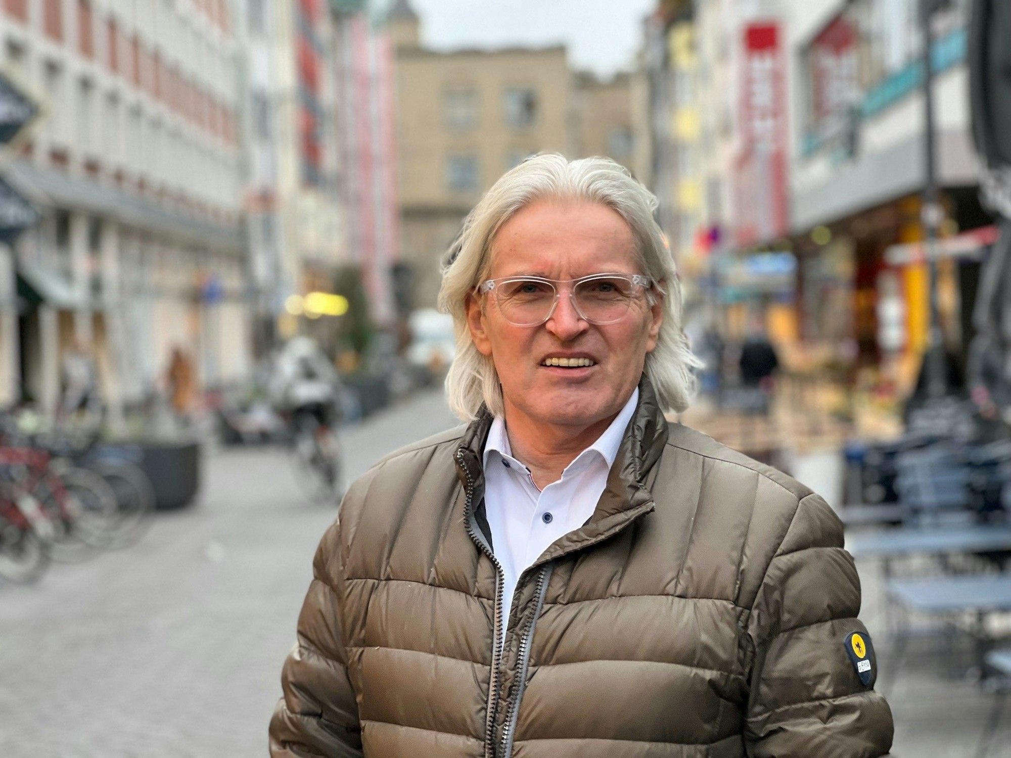 Jürgen Hoppe, Plattenboss von Spektacolonia, am Eigelstein