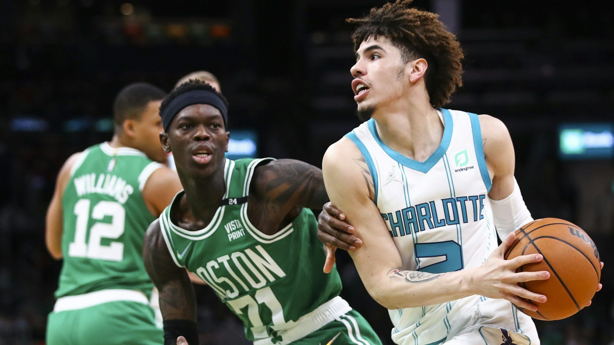 LaMelo Ball im Spiel gegen Dennis Schröder.