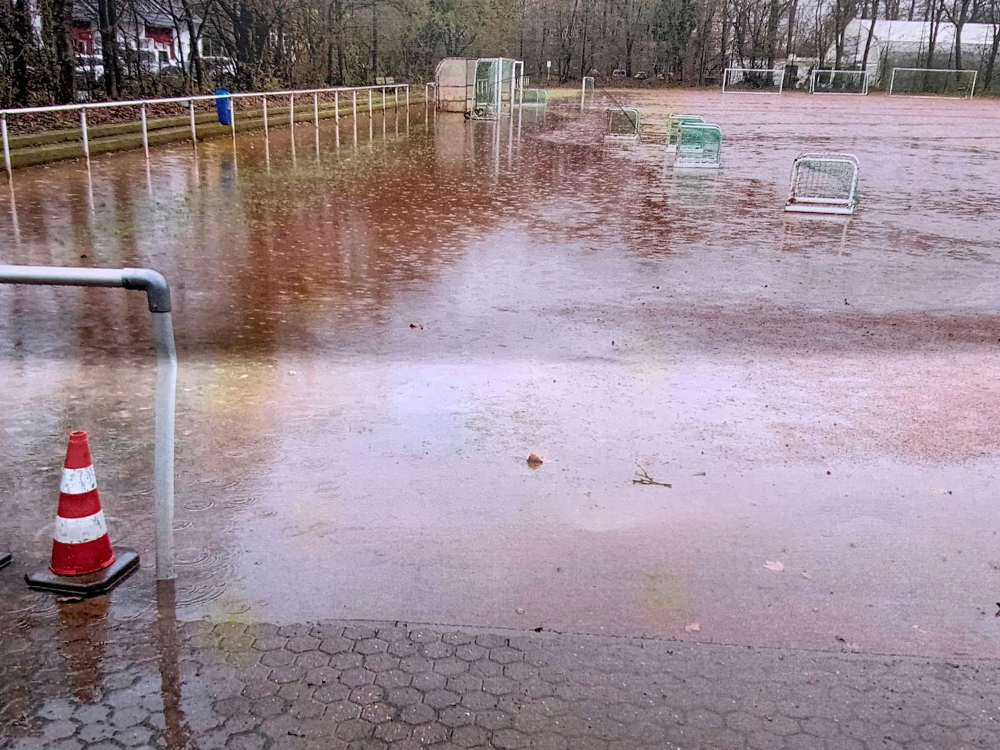 Drei Sportvereine in Rath-Heumar bangen um ihre Existenz.