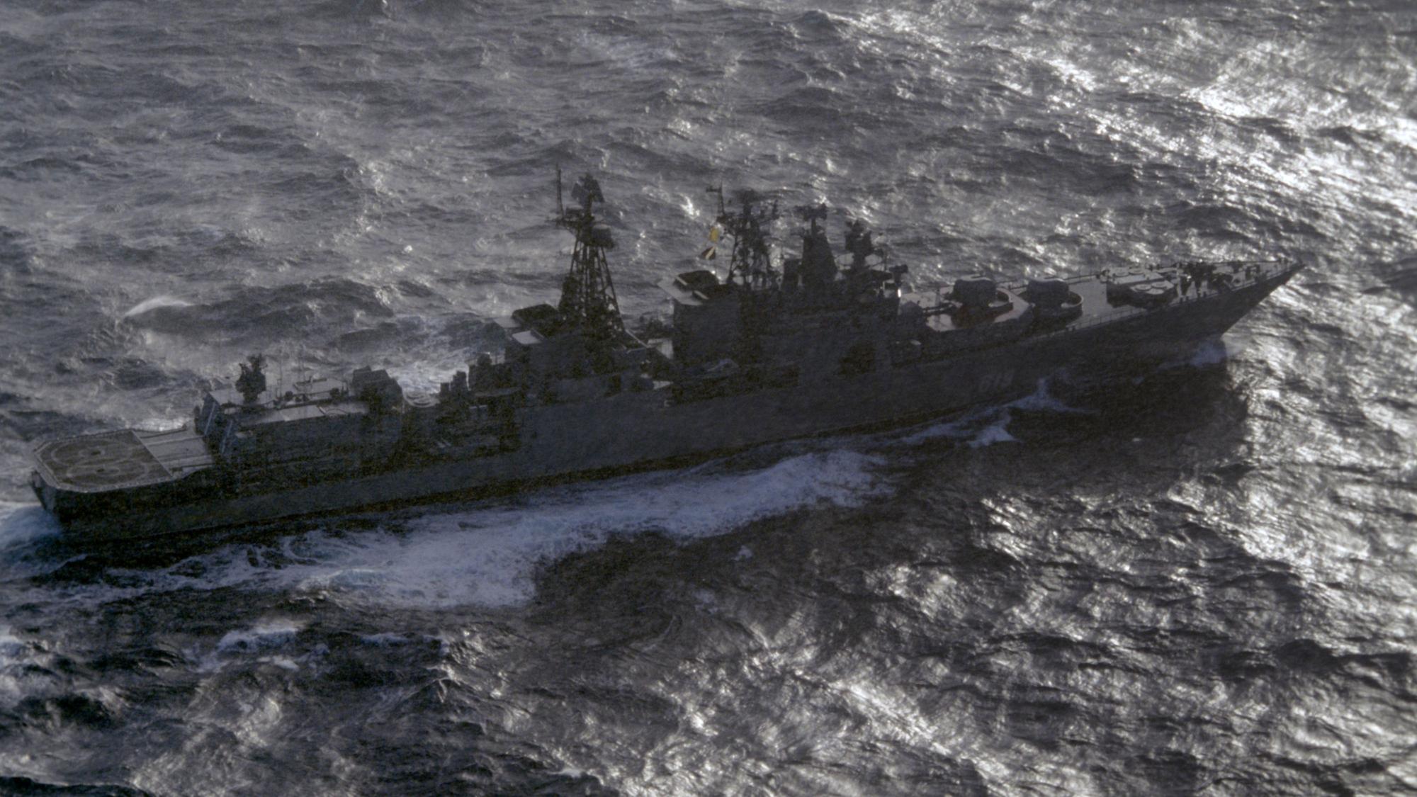 Das russische Kriegsschiff Severomorsk bei einem Manöver im Ärmelkanal. Das Foto wurde 1996 aufgenommen. Aktuell planen die Russen ein großes Manöver mit 140 Schiffen.