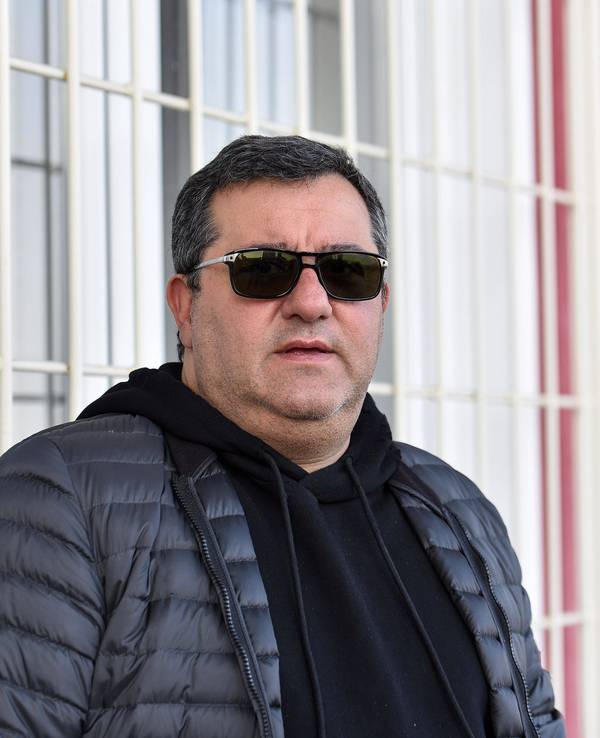 Berater Mino Raiola mit Sonnenbrille.