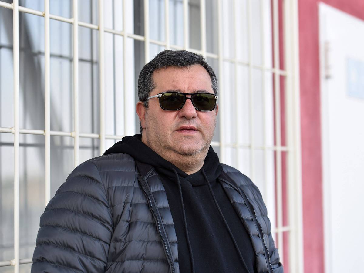 Mino Raiola mit Sonnenbrille.