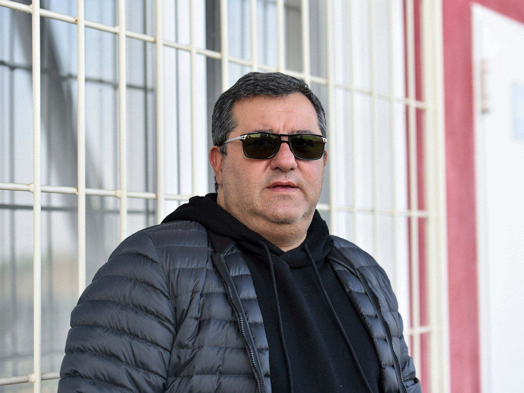 Berater Mino Raiola mit Sonnenbrille.