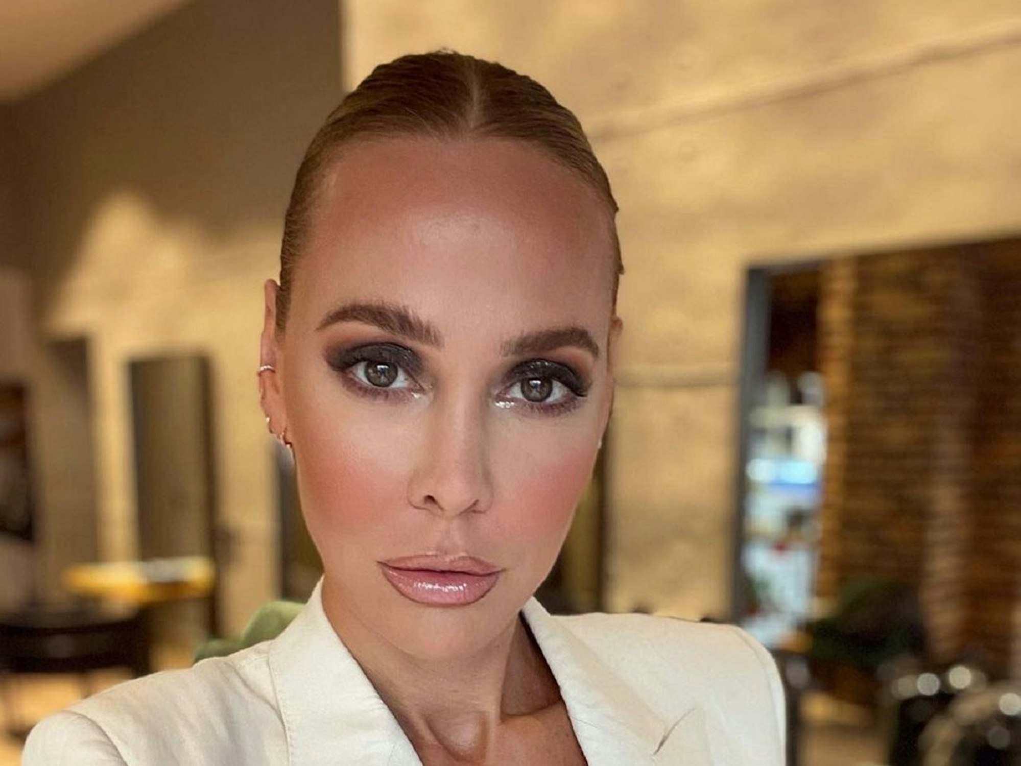 Sylvia Walker posiert für ein Selfie