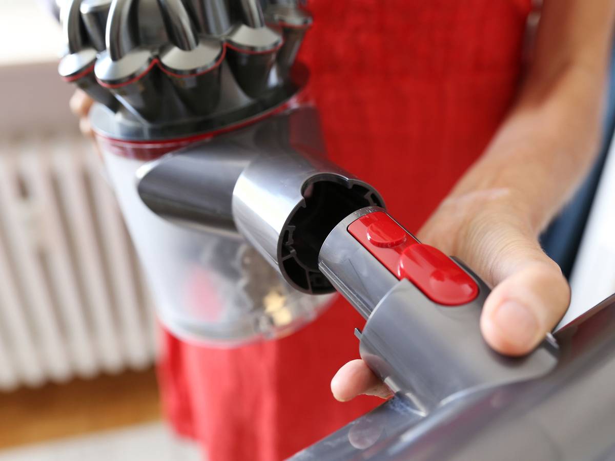 Staubsauger im Test: Die Stiftung Warentest hat aktuell Staubsauger (Akkustaubsauger und Kabelstaubsauger) genau unter die Lupe genommen. Es gab einen ganz klaren Testsieger. Unser Symbolbild wurde 2020 aufgenommen.