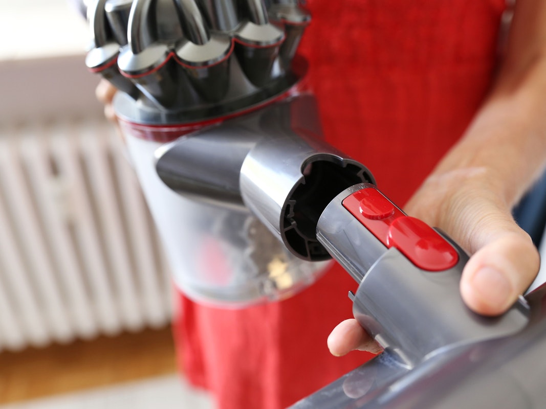 Staubsauger im Test: Die Stiftung Warentest hat aktuell Staubsauger (Akkustaubsauger und Kabelstaubsauger) genau unter die Lupe genommen. Es gab einen ganz klaren Testsieger. Unser Symbolbild wurde 2020 aufgenommen.