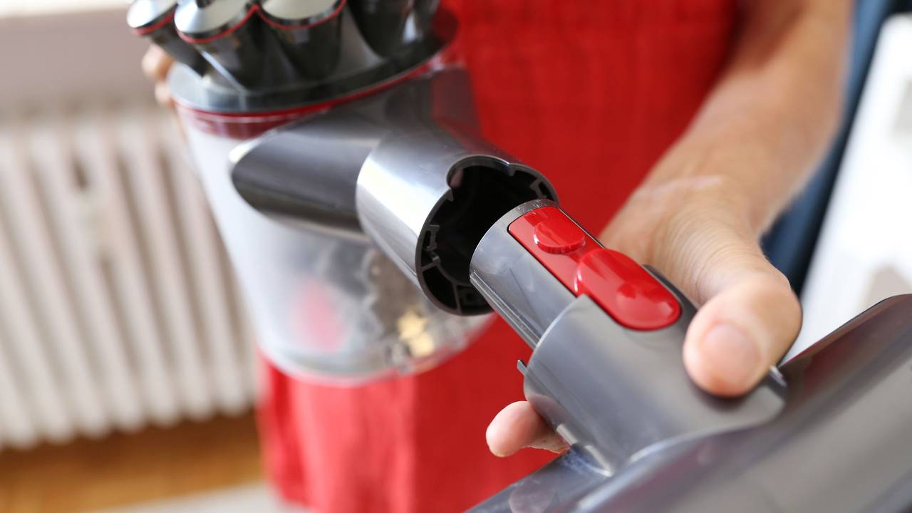 Staubsauger im Test: Die Stiftung Warentest hat aktuell Staubsauger (Akkustaubsauger und Kabelstaubsauger) genau unter die Lupe genommen. Es gab einen ganz klaren Testsieger. Unser Symbolbild wurde 2020 aufgenommen.